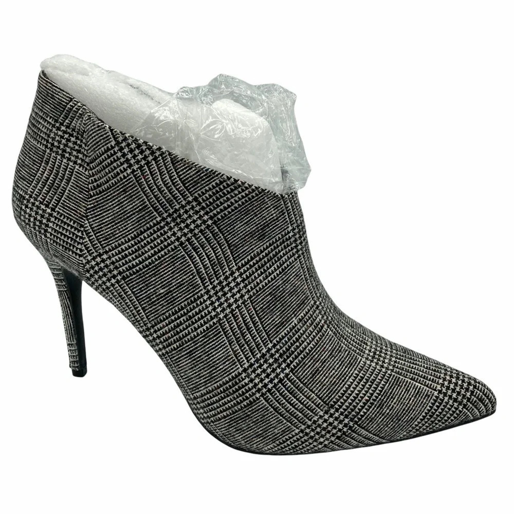Journee Collection Demmi Plaid Bootie Sz: 8.5
